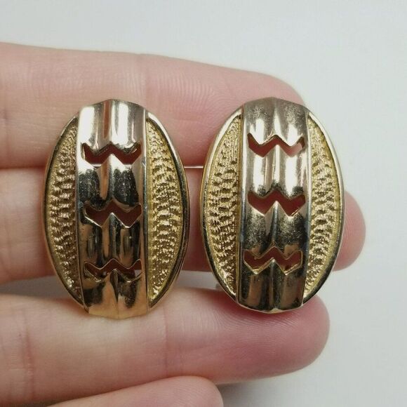 Vintage Sarah Coventry Gold Tone Oval Shape Clip On Earrings, Retro 80s Style - Picture 7 of 7